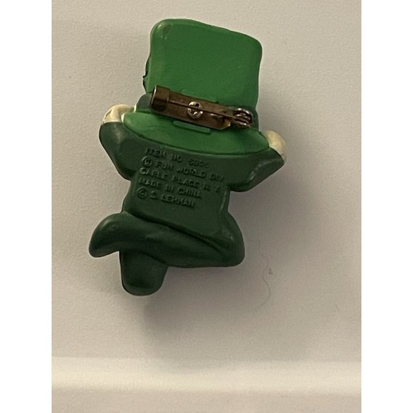 Hallmark Novelty Pin Leprechaun Button D11 - Picture 2 of 2